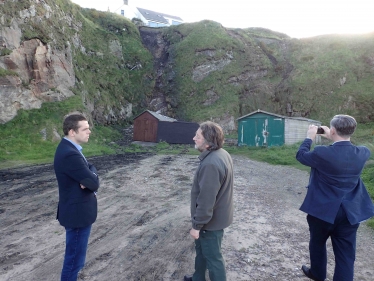 Ross visits area damaged by floods 